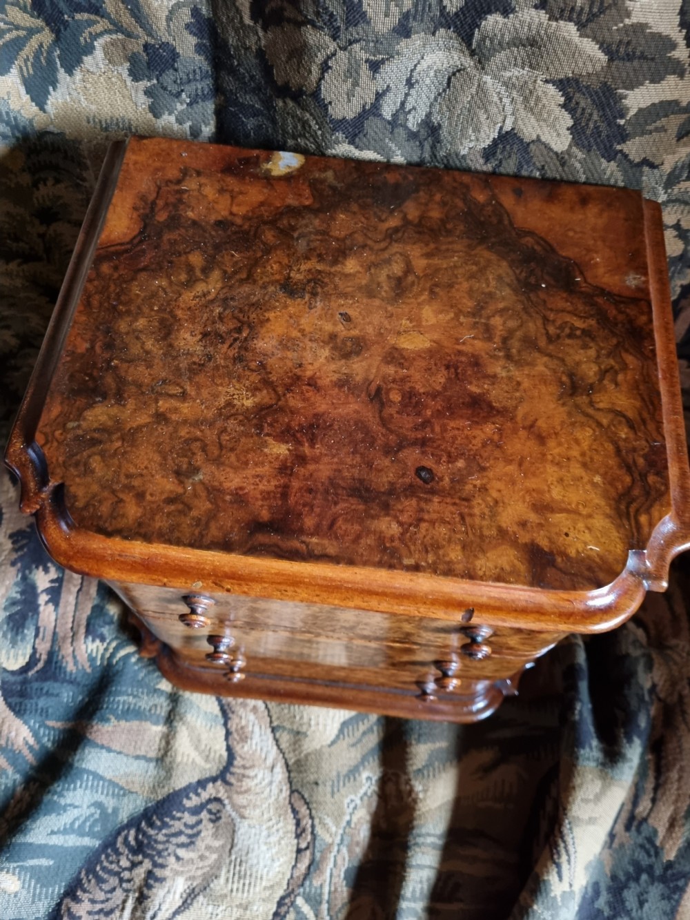 A SMART 19THC BURR WALNUT 3 DRAWER APPRENTICE CHEST  View II