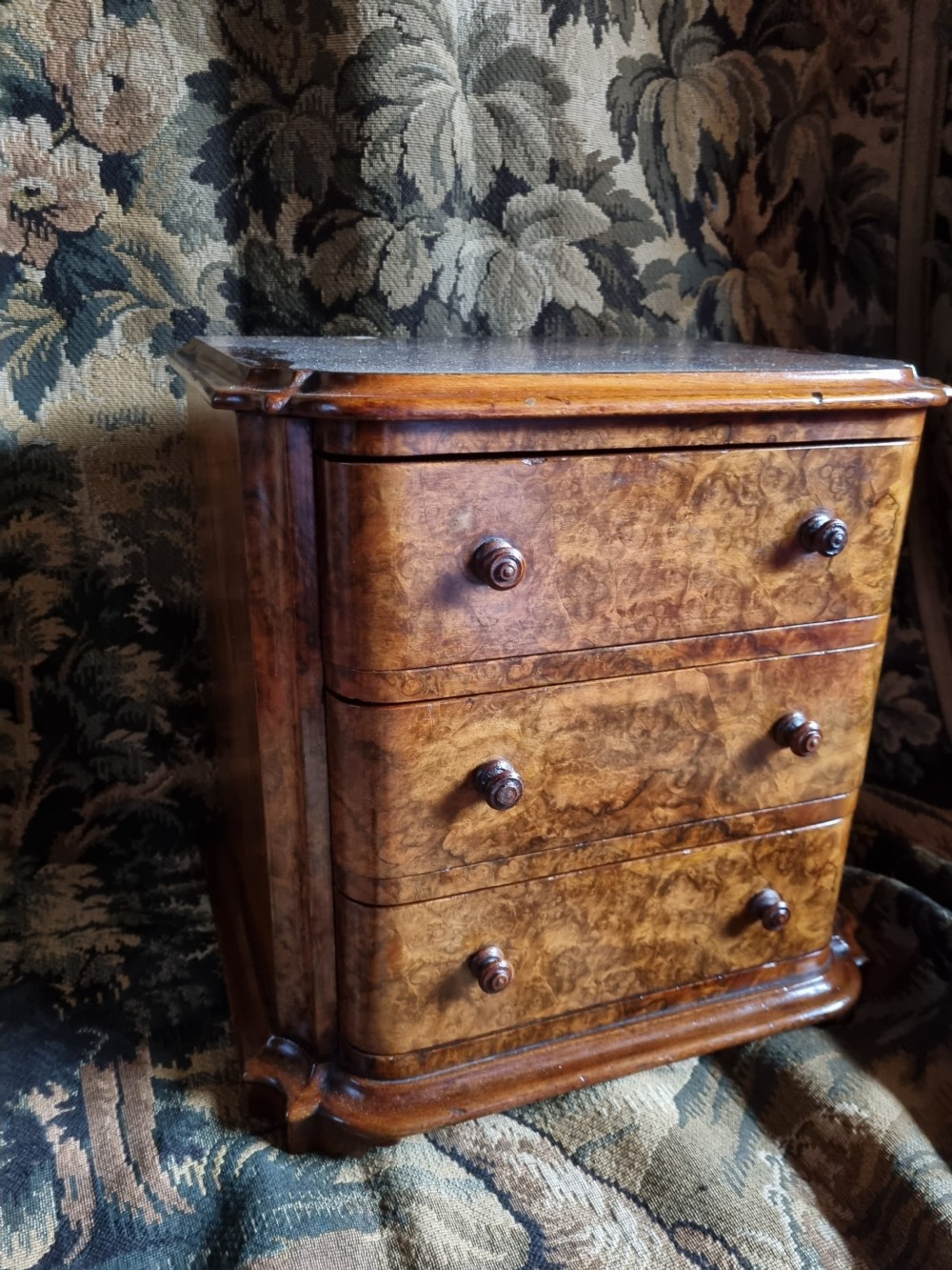 A SMART 19THC BURR WALNUT 3 DRAWER APPRENTICE CHEST  View IV