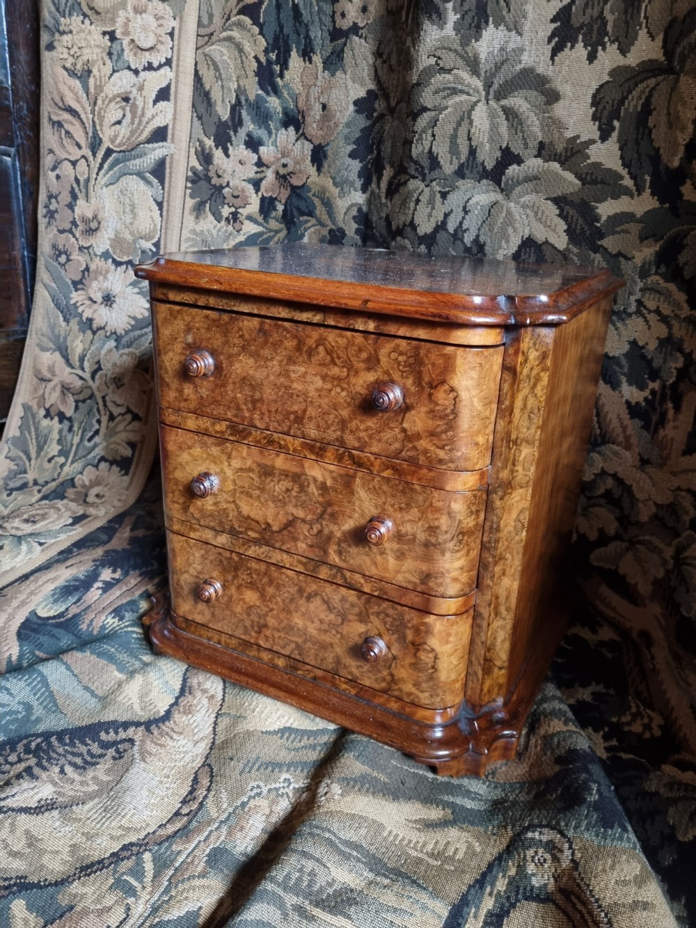 A SMART 19THC BURR WALNUT 3 DRAWER APPRENTICE CHEST  View VIII