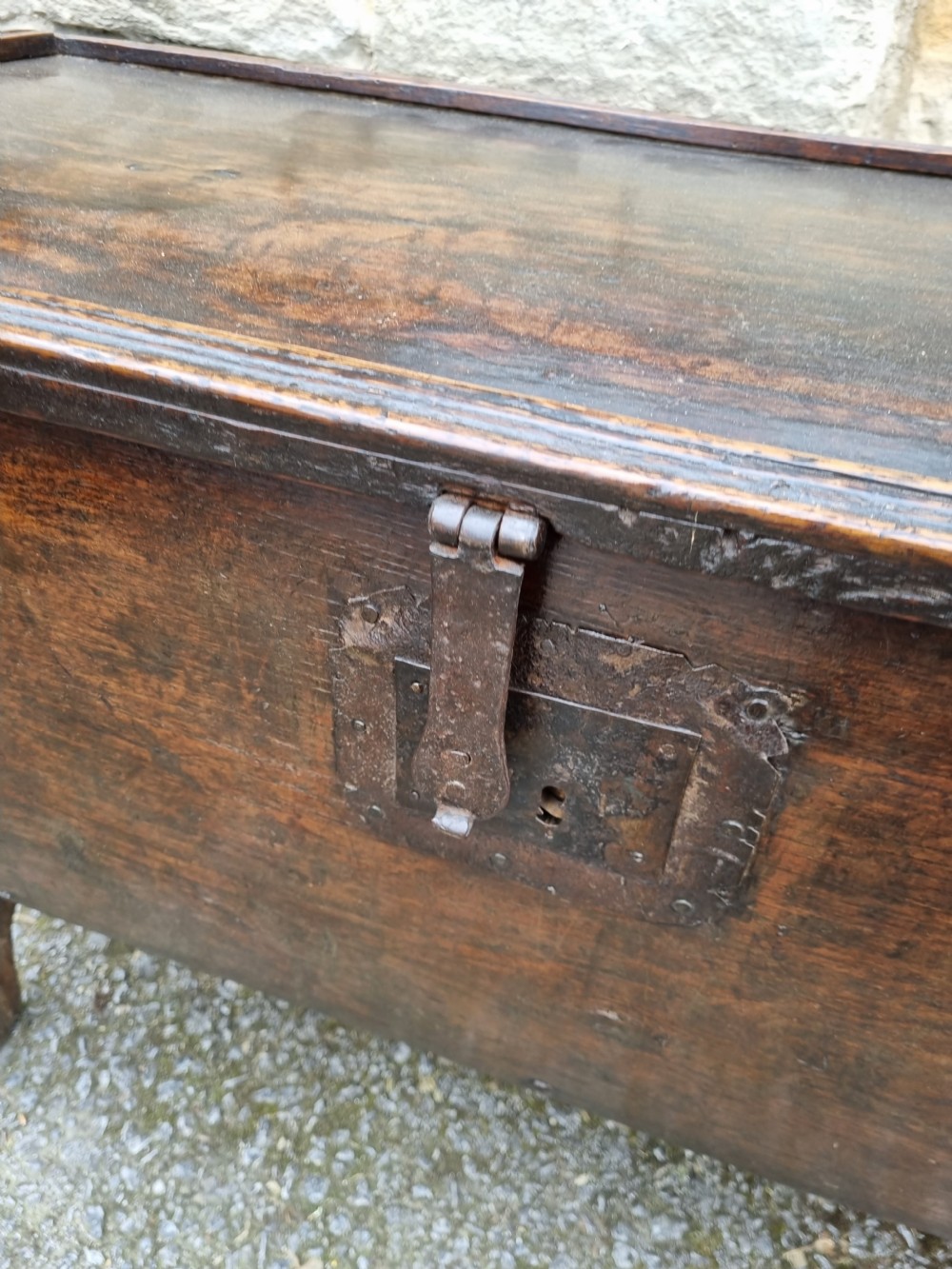 SMALL MID 17THC OAK PANELLED LID ARROW BOX/COFFER View IV