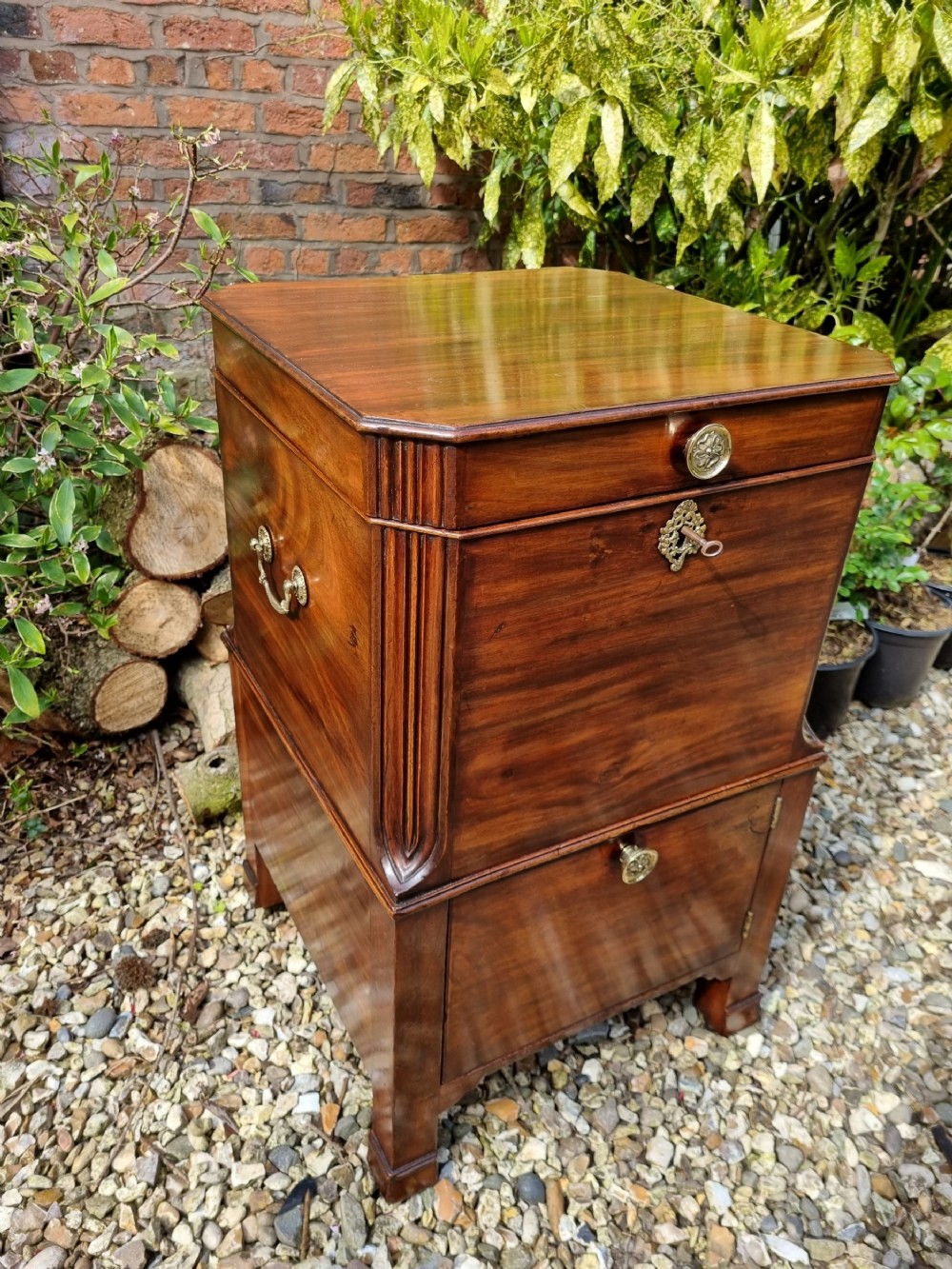 UNUSUAL GEORGIAN LINED MAHOGANY WINE COOLER C1770