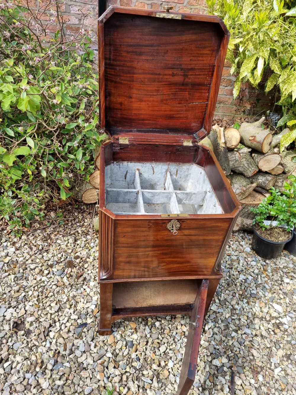 UNUSUAL GEORGIAN LINED MAHOGANY WINE COOLER C1770 View II