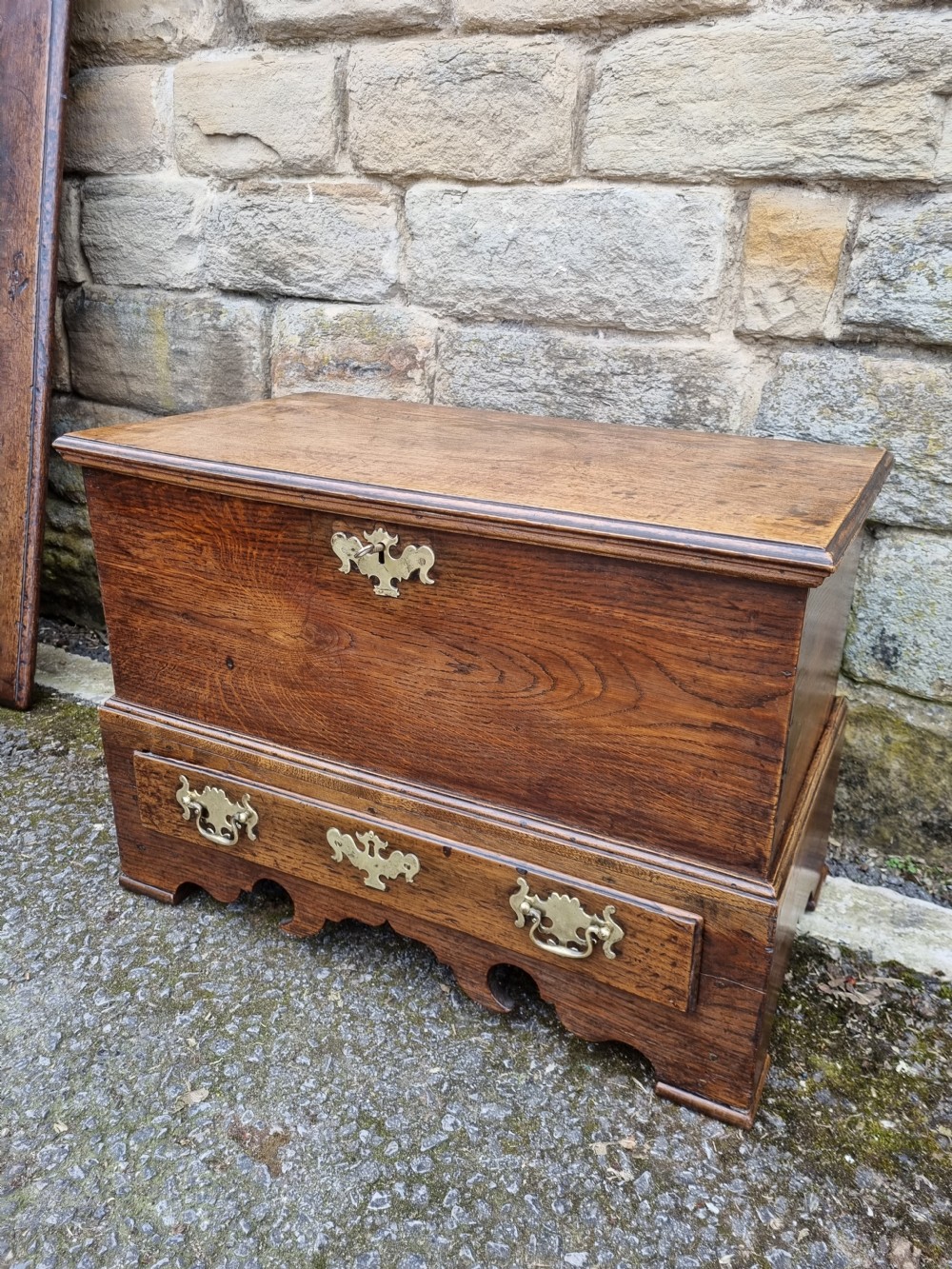 A GOOD 18THC WELSH OAK SMALL COFFOR BACH  S.WALES View II