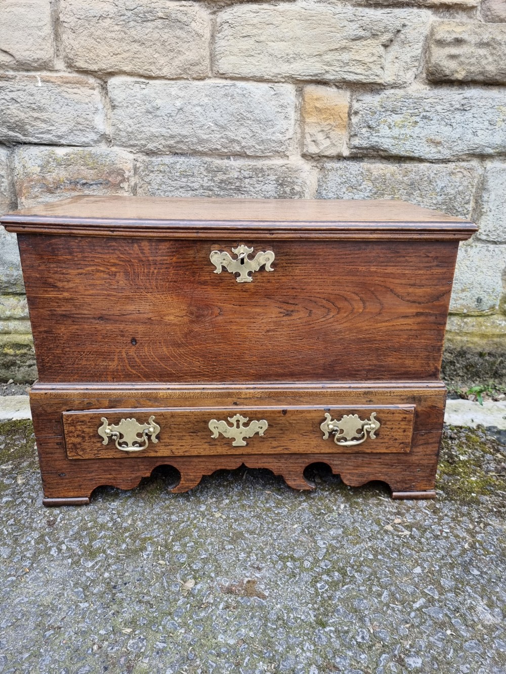 A GOOD 18THC WELSH OAK SMALL COFFOR BACH  S.WALES View VI