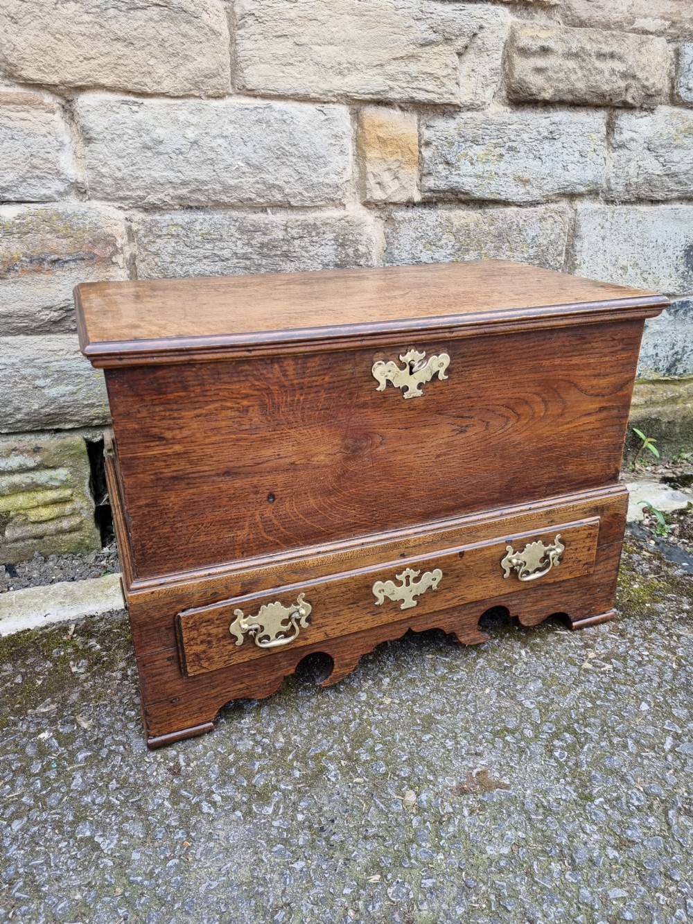 A GOOD 18THC WELSH OAK SMALL COFFOR BACH  S.WALES View VII