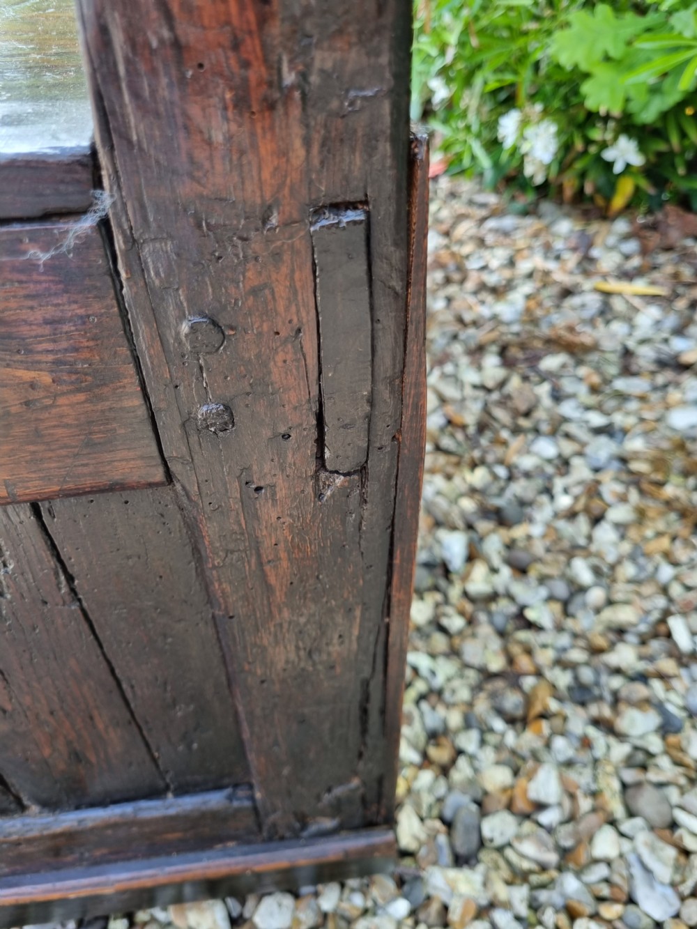 A RARE SMALL 18THC WELSH OAK AND PINE BOX SEAT SETTLE. View VIII