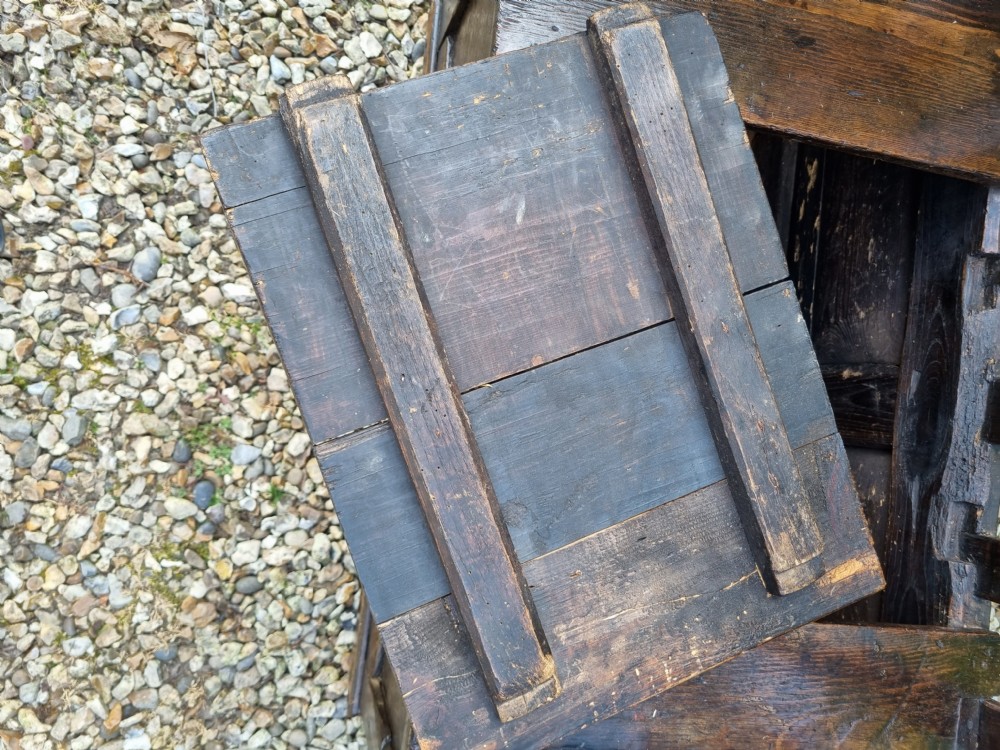 A RARE SMALL 18THC WELSH OAK AND PINE BOX SEAT SETTLE. View IX
