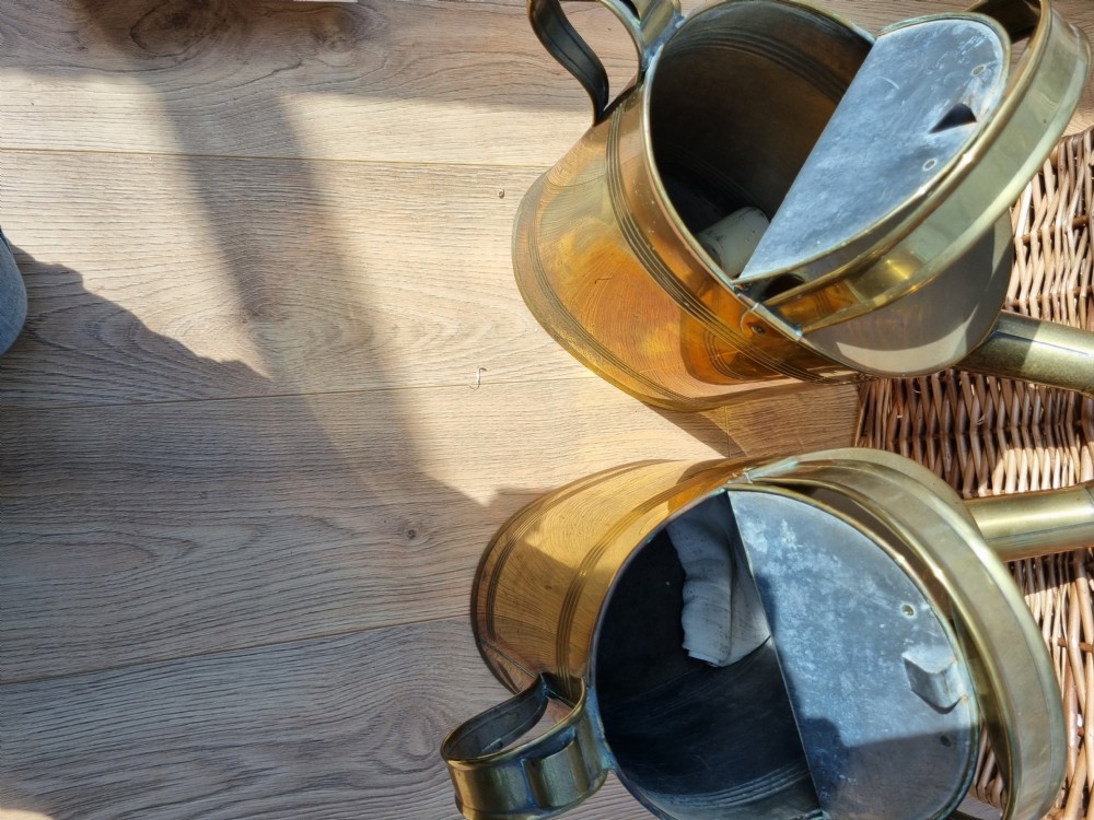 A GOOD PAIR OF LARGE ANTIQUE BRASS WATER CANS  View VI