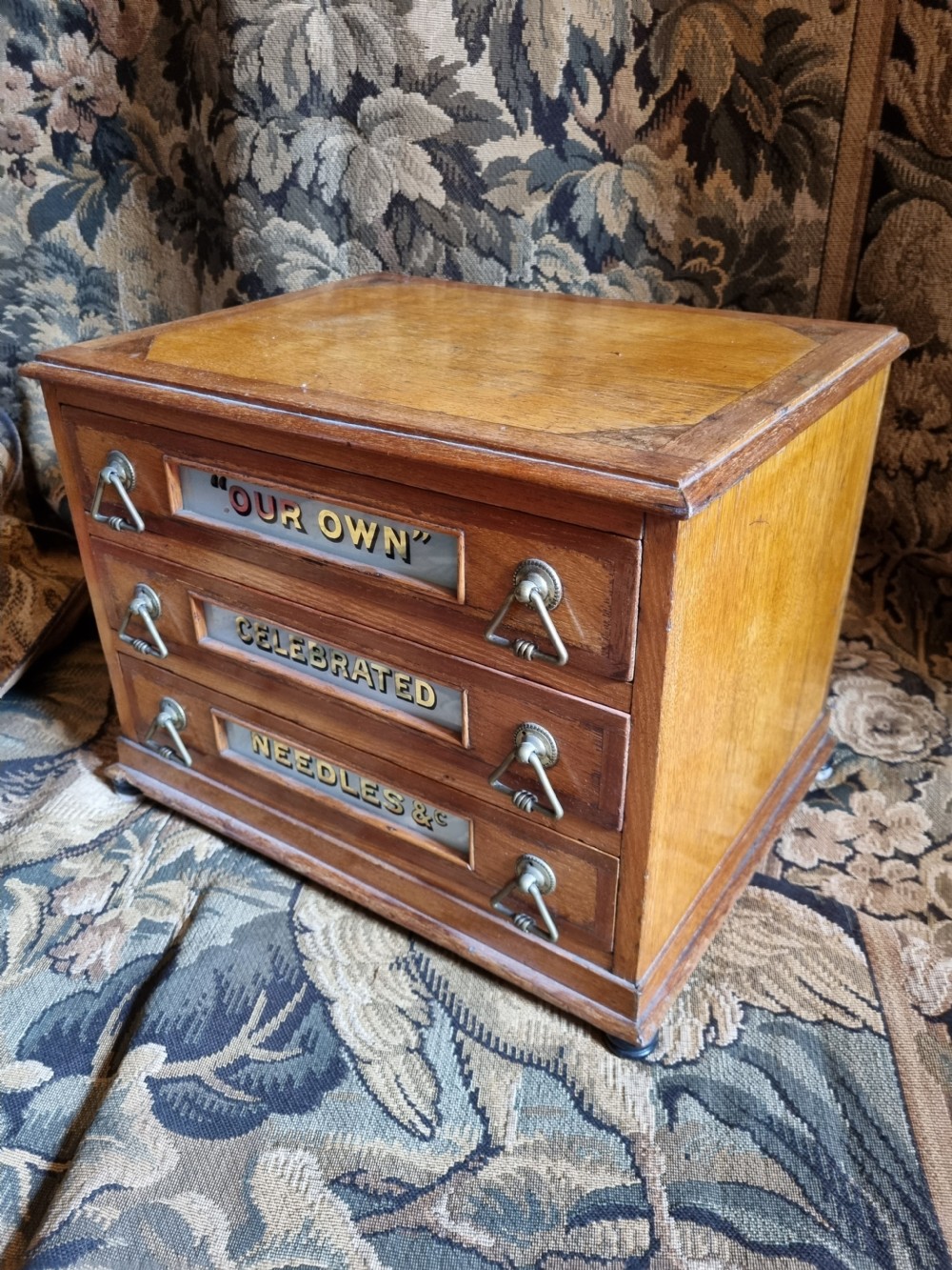 A EXCELLENT SHOP 3 DRAWER NEEDLE INLAID OAK AND GLASS BOX View II