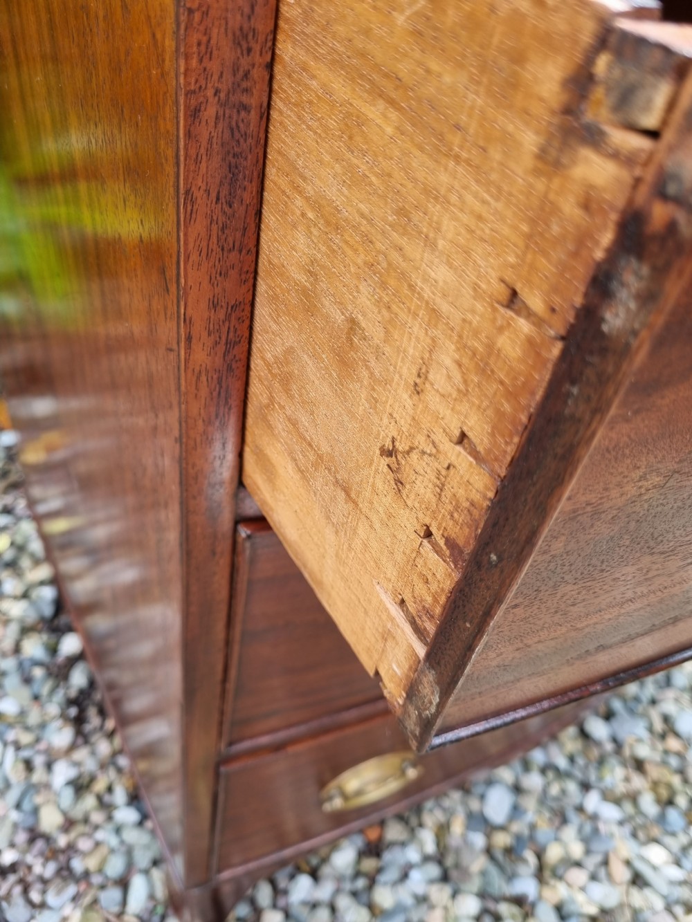 SMALL GEORGIAN  MAHOGANY BOW FRONT CHEST OF DRAWERS View IV