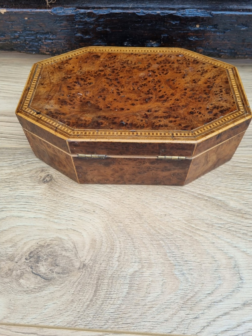 A SUPERB GEORGIAN BURR YEW WOOD INLAID WORKBOX C1800