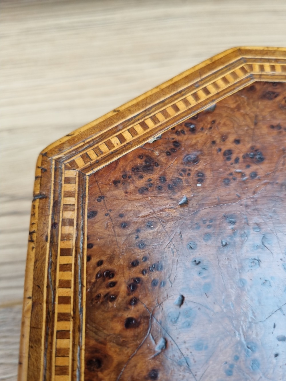 A SUPERB GEORGIAN BURR YEW WOOD INLAID WORKBOX C1800 View III