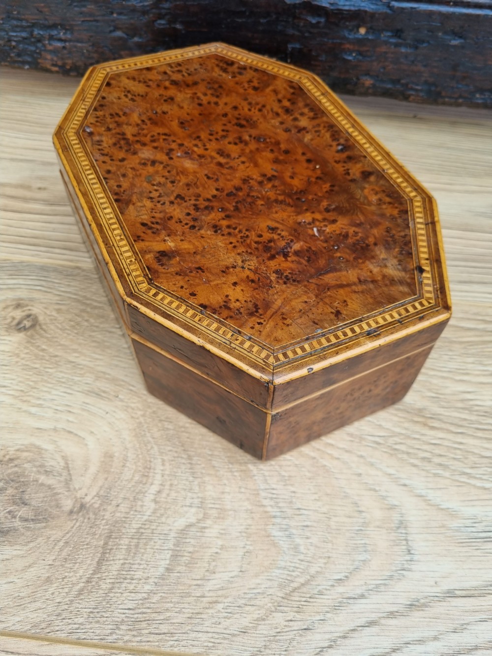 A SUPERB GEORGIAN BURR YEW WOOD INLAID WORKBOX C1800 View V