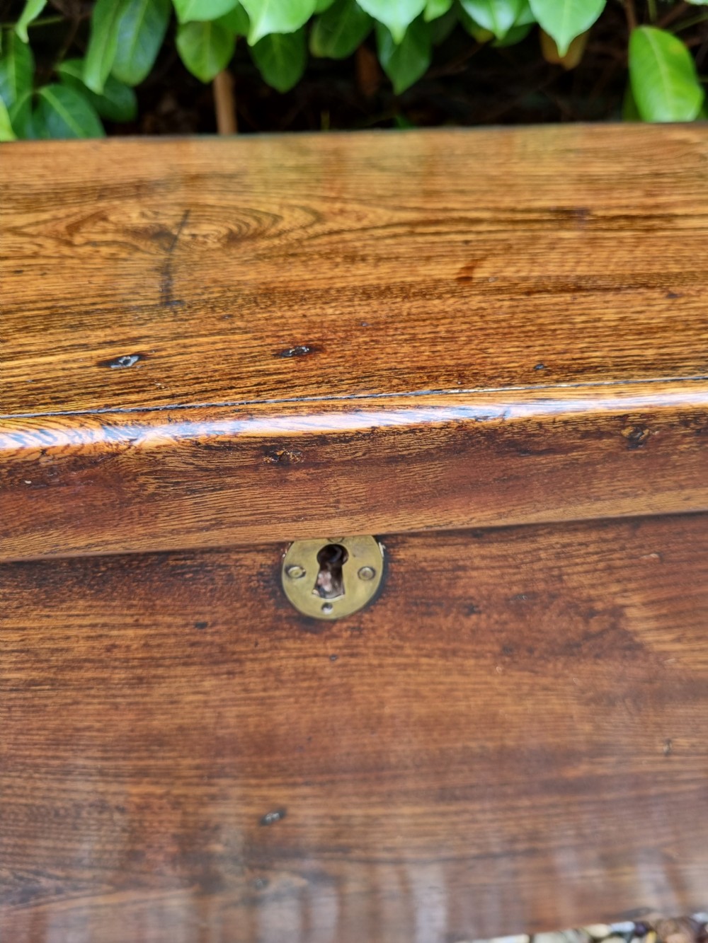 A SMALL 18THC ELM 6 PLANK COFFER /BOX View II