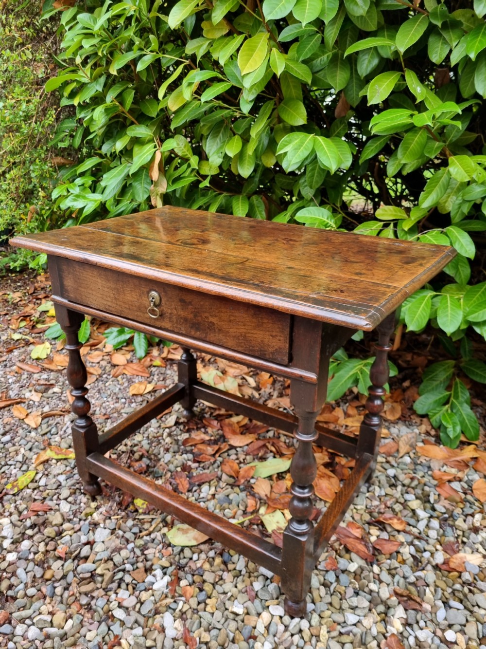 A SIMPLE HONEST EARLY 18THC OAK SIDE TABLE WITH DRAWER . View IV