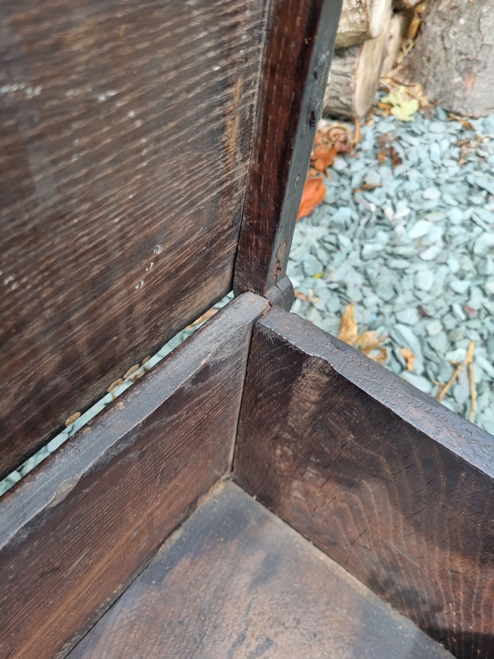 E 18thc SMALL OAK ARROW BOX/COFFER WITH UNUSUAL DATE View III