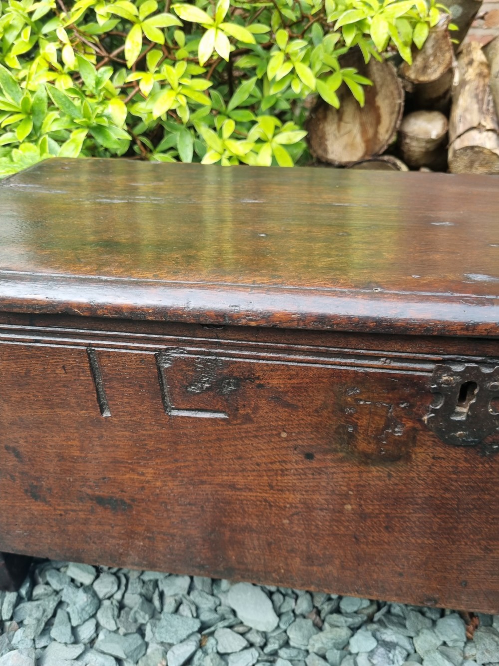 E 18thc SMALL OAK ARROW BOX/COFFER WITH UNUSUAL DATE View IV