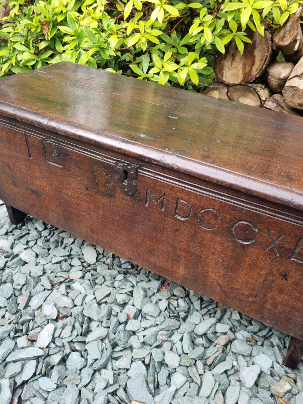 E 18thc SMALL OAK ARROW BOX/COFFER WITH UNUSUAL DATE View V