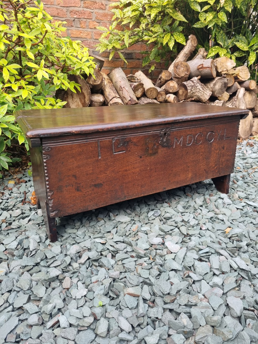 E 18thc SMALL OAK ARROW BOX/COFFER WITH UNUSUAL DATE View VII