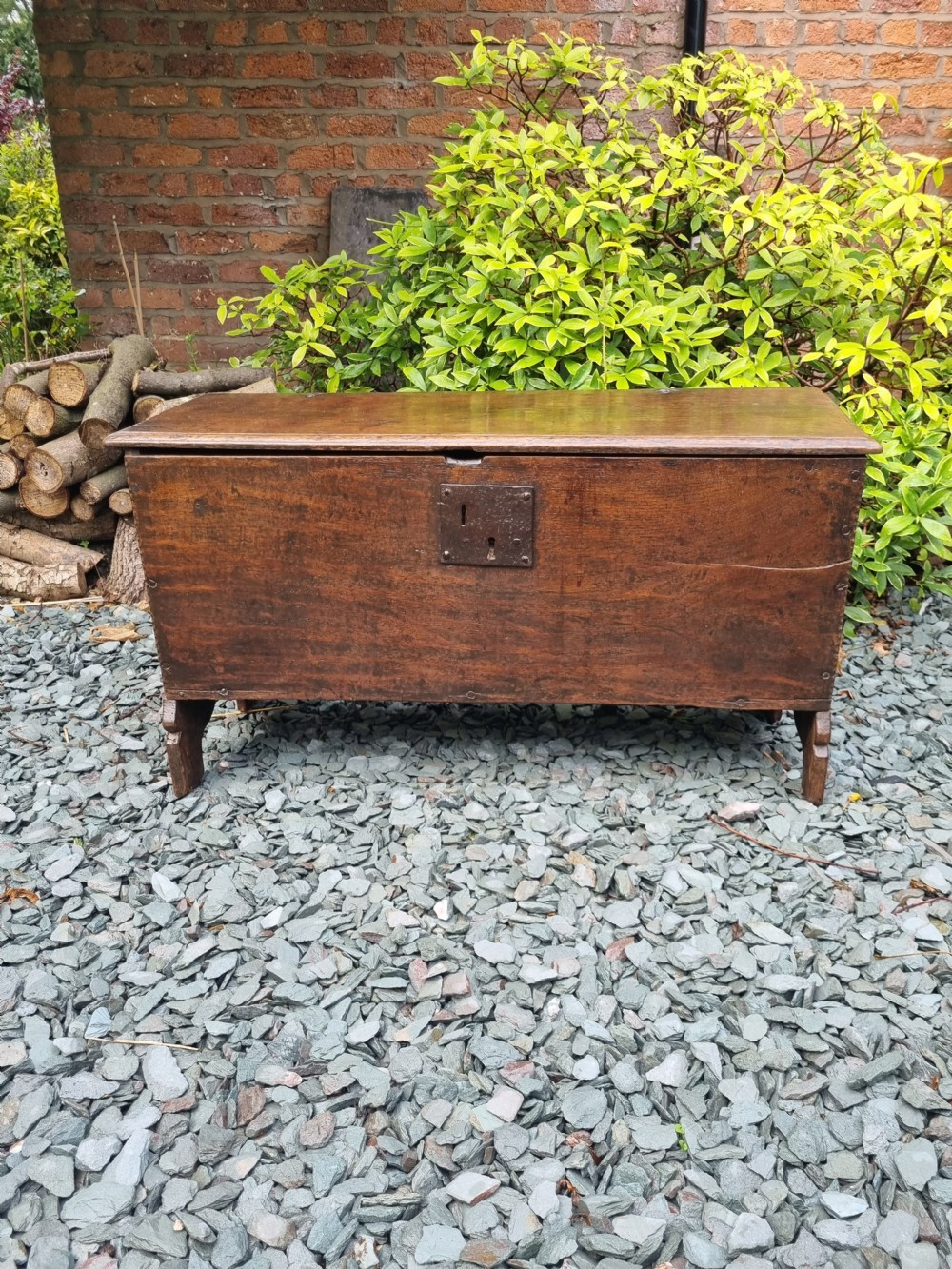 AN LATE 17THC/E18THC ELM 6 PLANK COFFER  View V