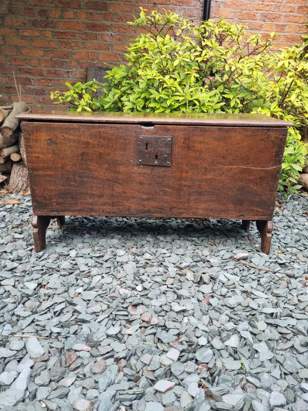AN LATE 17THC/E18THC ELM 6 PLANK COFFER  View VII