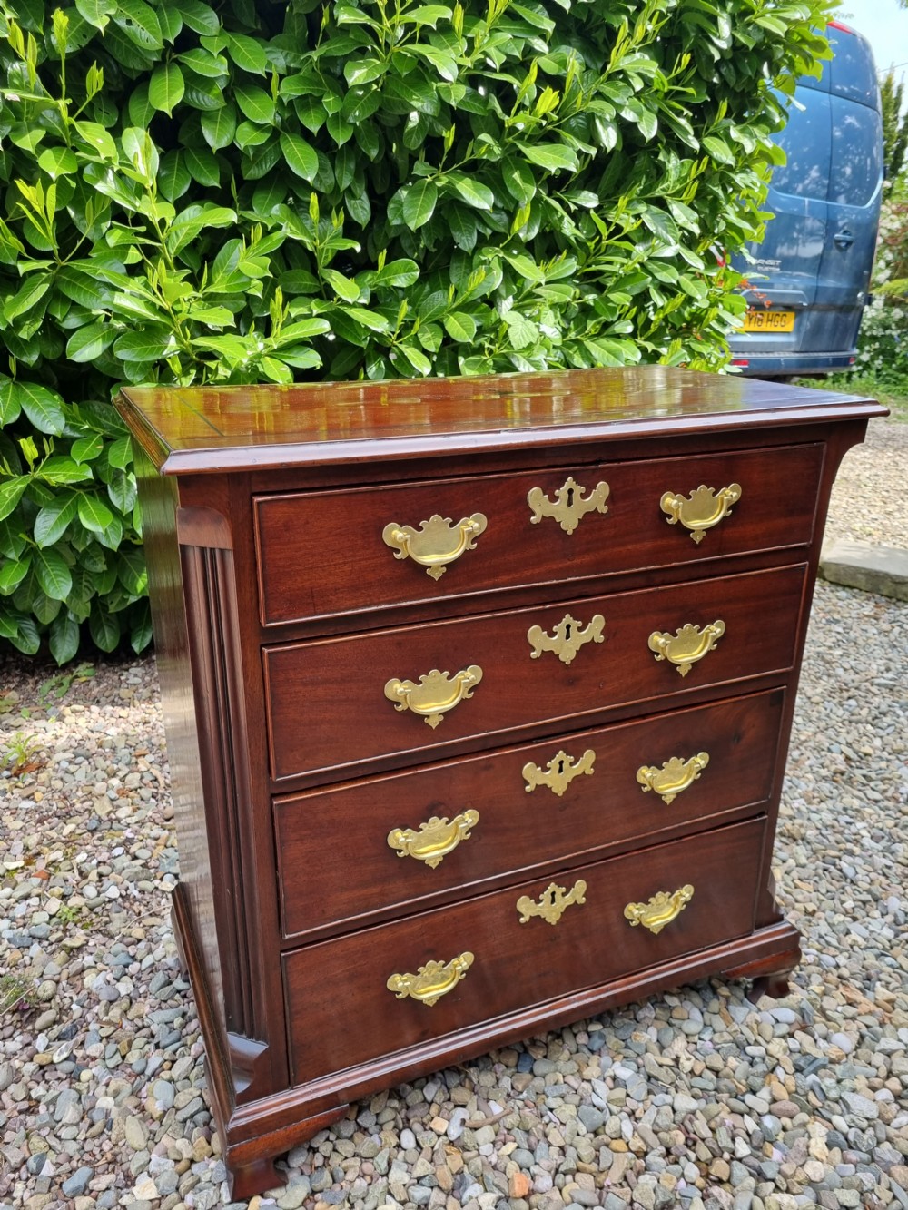 SMART SMALL 18THC NORTH COUNTRY MAHOGANY CHEST OF DRAWERS View II