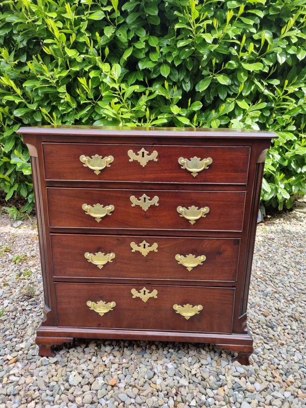 SMART SMALL 18THC NORTH COUNTRY MAHOGANY CHEST OF DRAWERS View V