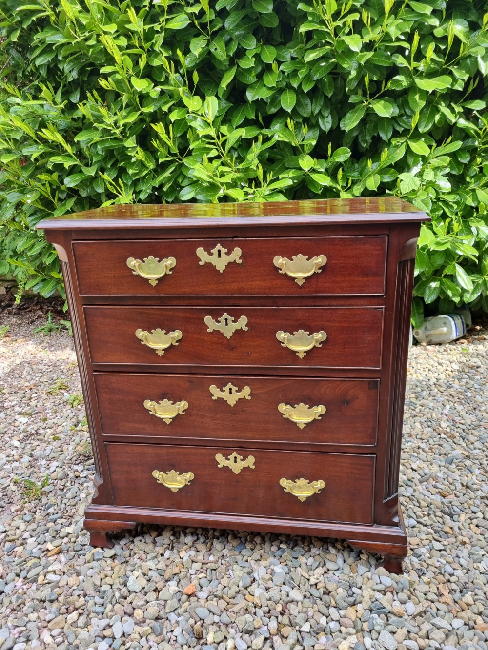 SMART SMALL 18THC NORTH COUNTRY MAHOGANY CHEST OF DRAWERS View VIII