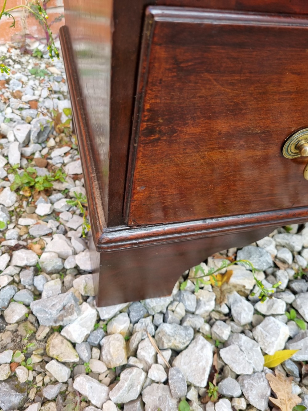 A SMALL 18THC MAHOGANY CHEST WITH A BRUSHING SLIDE  View IV