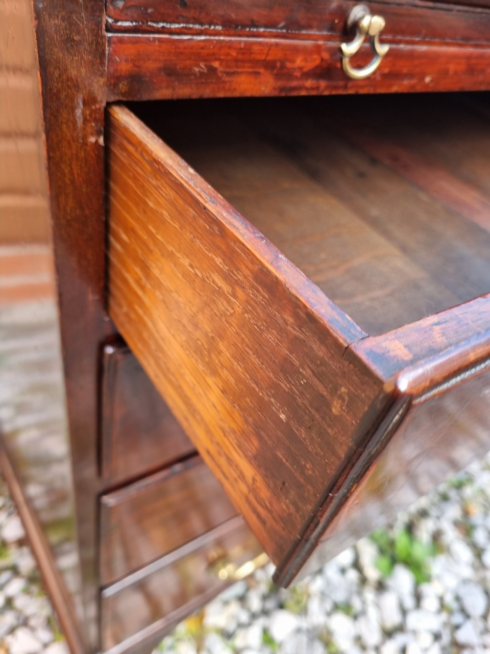 A SMALL 18THC MAHOGANY CHEST WITH A BRUSHING SLIDE  View V