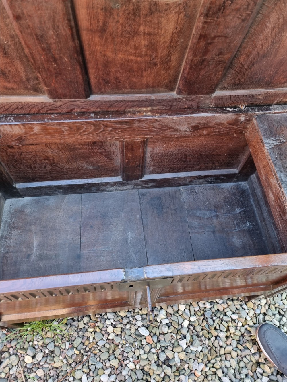 ORIGINAL 17THC PANELLED LID OAK  COFFER C1660 View V