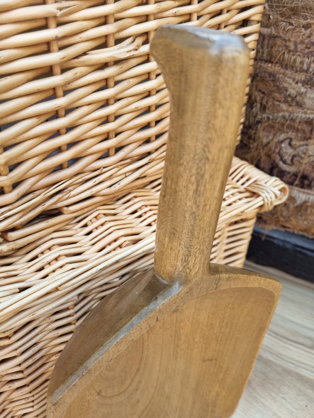 WELSH ELM ONE PIECE ANTIQUE FLOUR/GRAIN SCOOP View IV