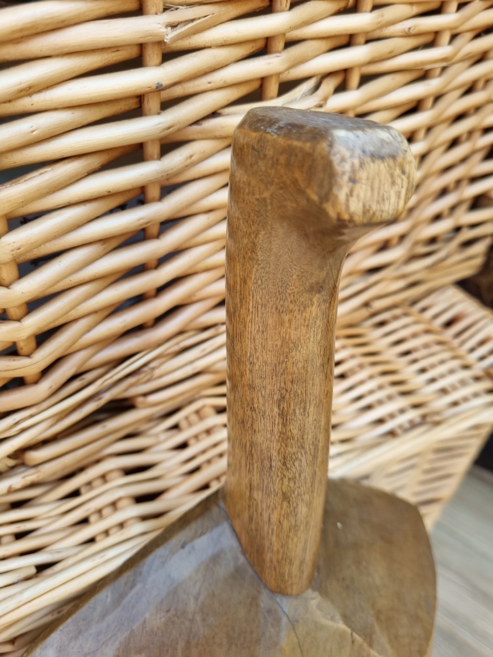 WELSH ELM ONE PIECE ANTIQUE FLOUR/GRAIN SCOOP View V
