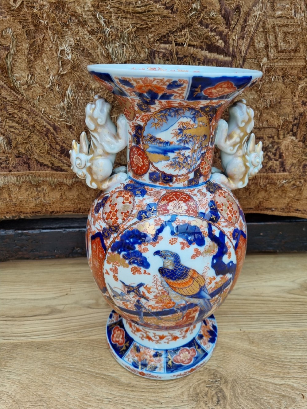 A LARGE PERFECT 19THC IMARI VASE WITH DOGS OF FO HANDLES MEIJI PERIOD.