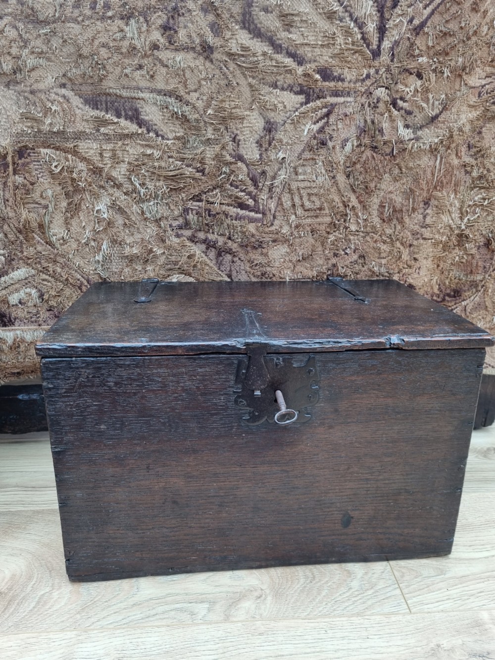 A SIMPLE SMALL L17THC 
