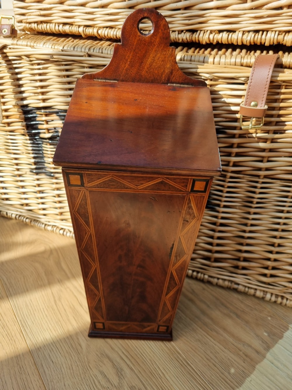 SMART LARGE  GEORGIAN MAHOGANY INLAID CANDLE BOX (HANGING) View VI