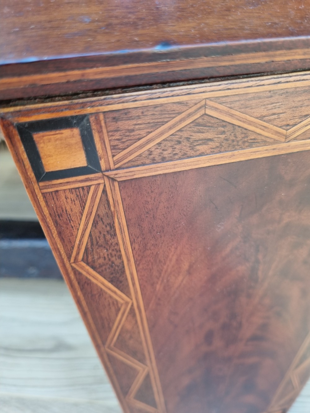 SMART LARGE  GEORGIAN MAHOGANY INLAID CANDLE BOX (HANGING) View VII