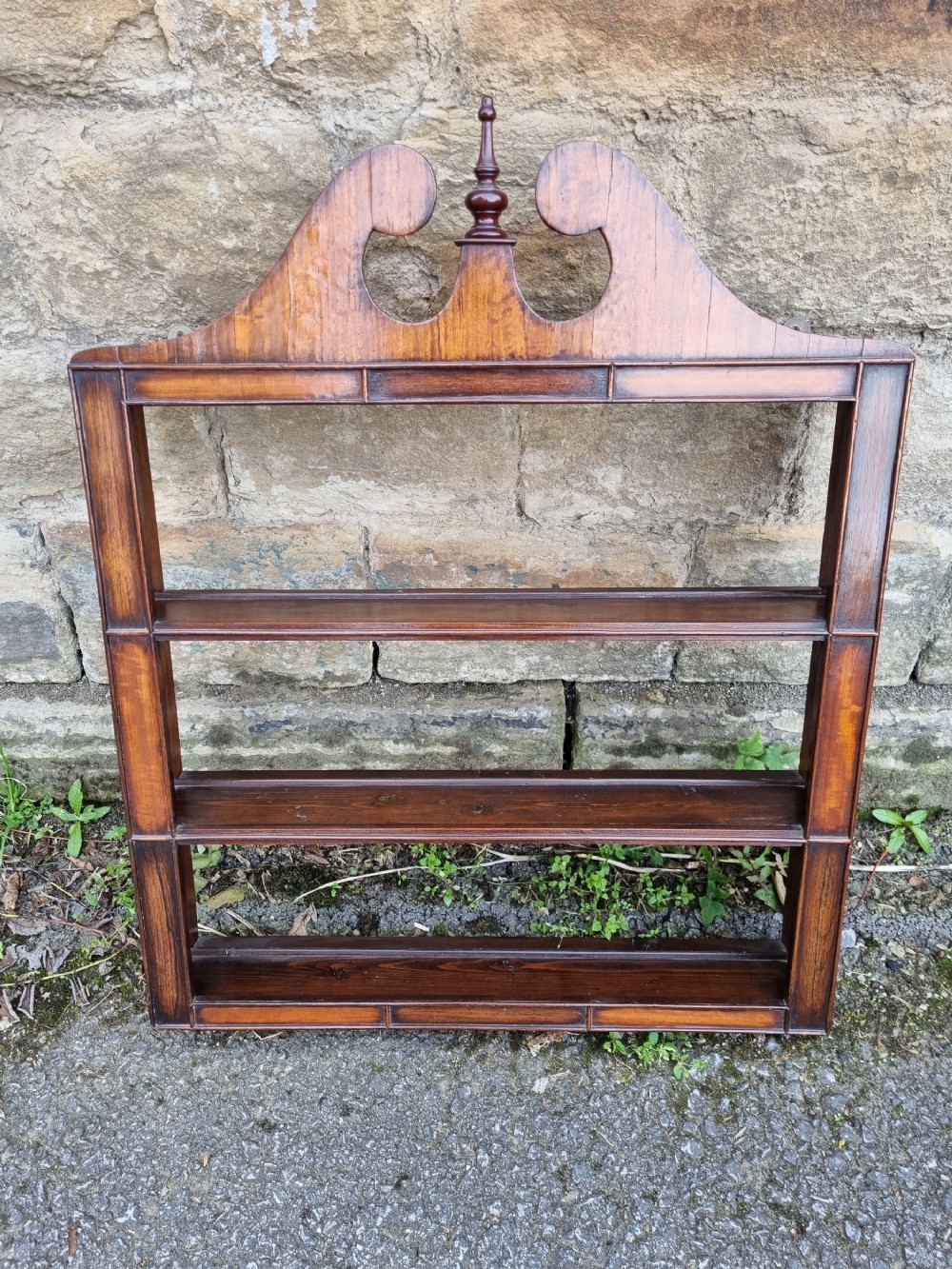 SUPERB SMALL SET OF ORIGINAL GEORGIAN MAHOGANY HANGING SHELVES