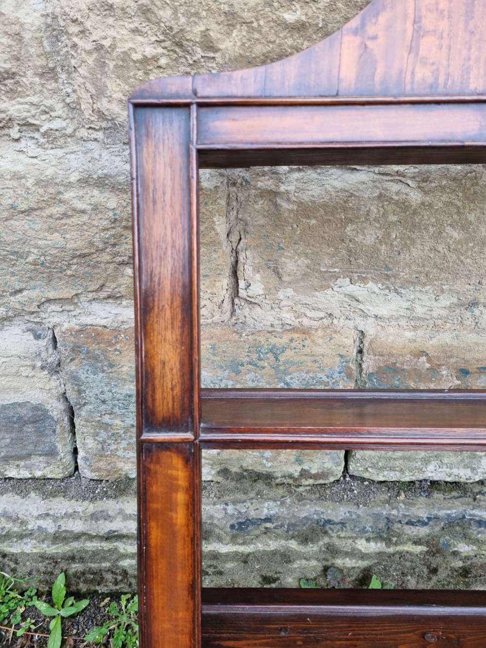 SUPERB SMALL SET OF ORIGINAL GEORGIAN MAHOGANY HANGING SHELVES View V