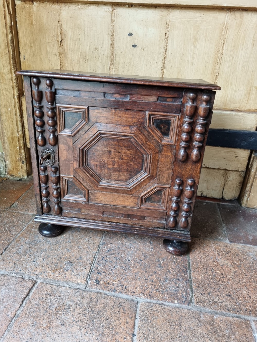 17THC  OAK SPICE CUPOARD WITH INTERIOR DRAWERS C1660 View IX