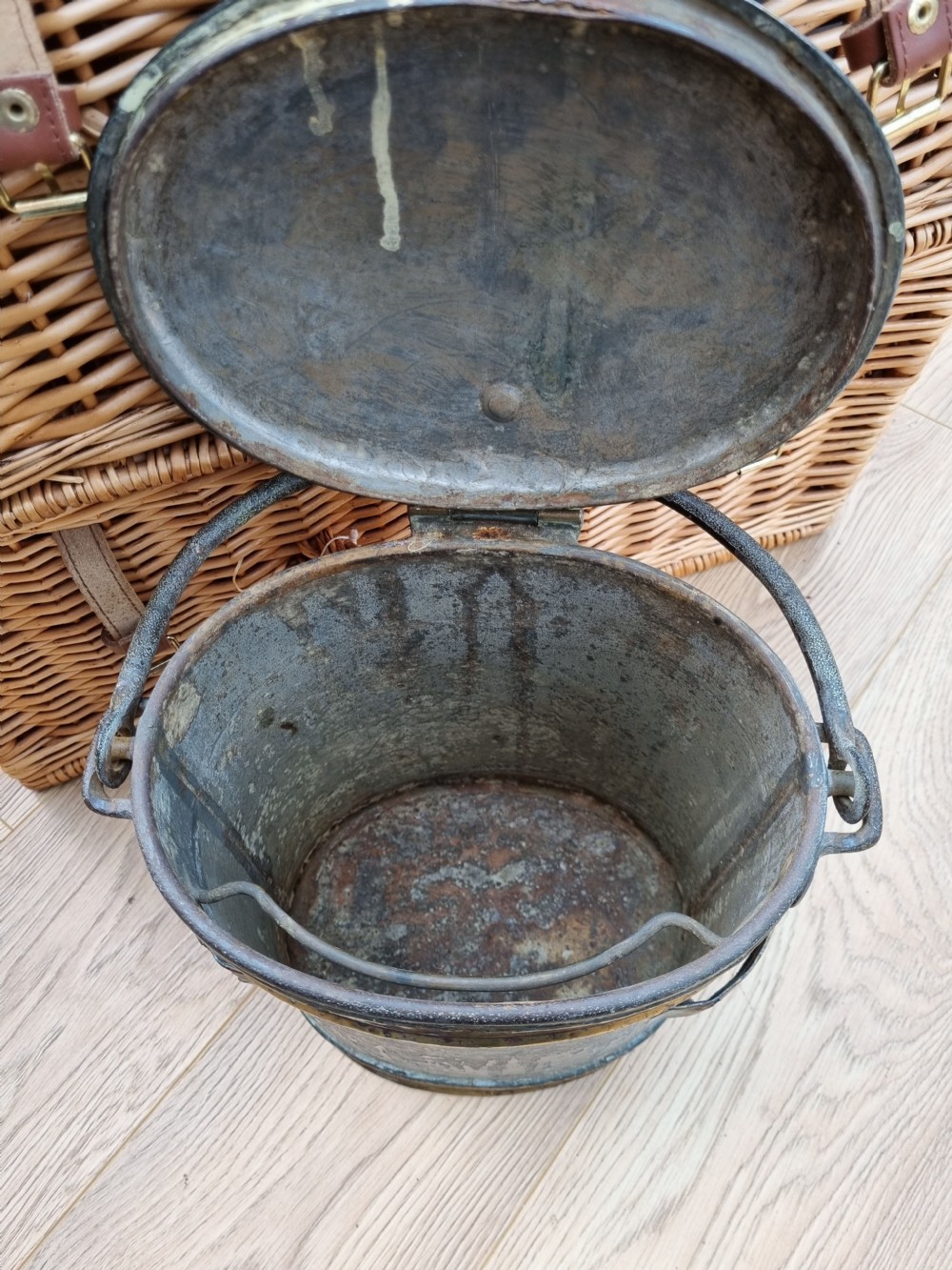 SCARCE LARGE L19THC BRASS AND METAL MILK CAN WELLWOOD DAIRY View V
