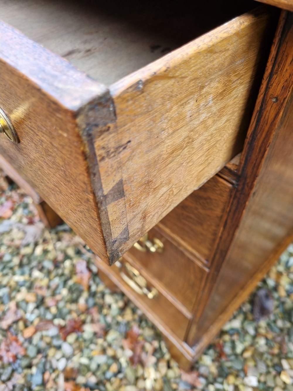 SMALL GEORGIAN OAK KNEEHOLE DESK IN ORIGINAL CONDITION C1770 View V