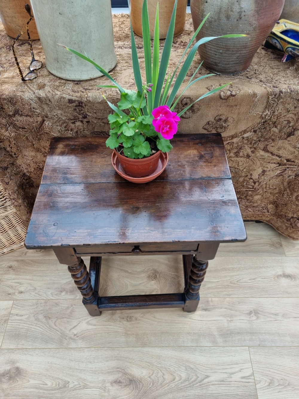 ANTIQUE 17THC OAK SIDE TABLE OF SMALL SIZE. View II