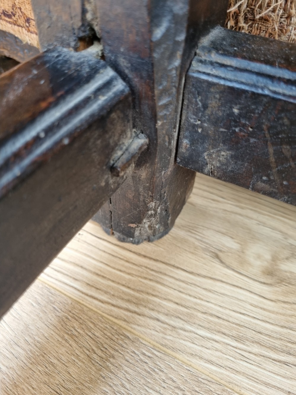 ANTIQUE 17THC OAK SIDE TABLE OF SMALL SIZE. View V