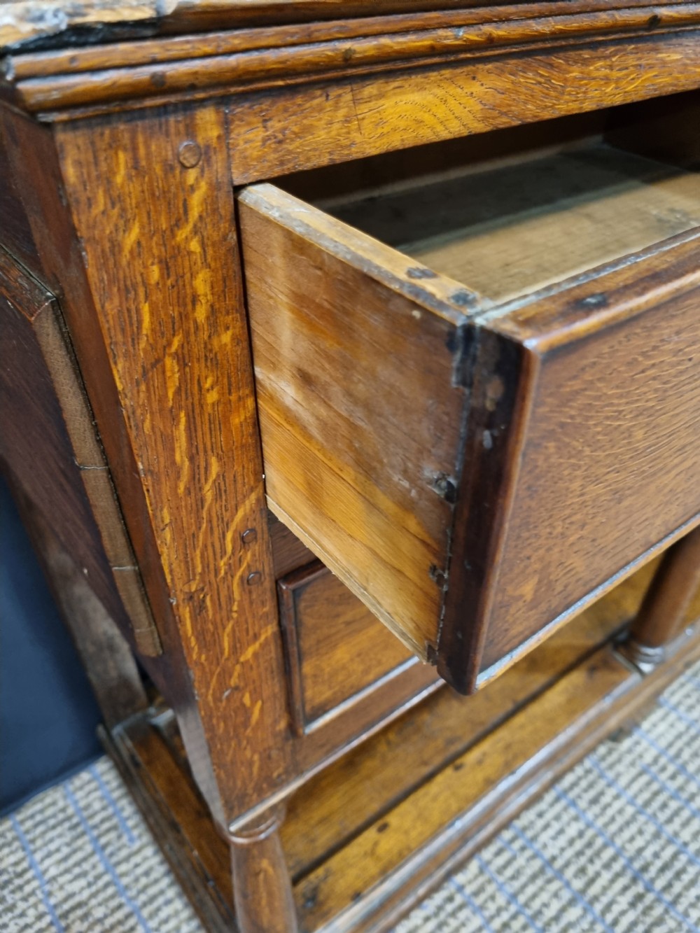 LATE 18THC OAK 5 DRAWER SOUTH WALES POTBOARD DRESSER. View IV
