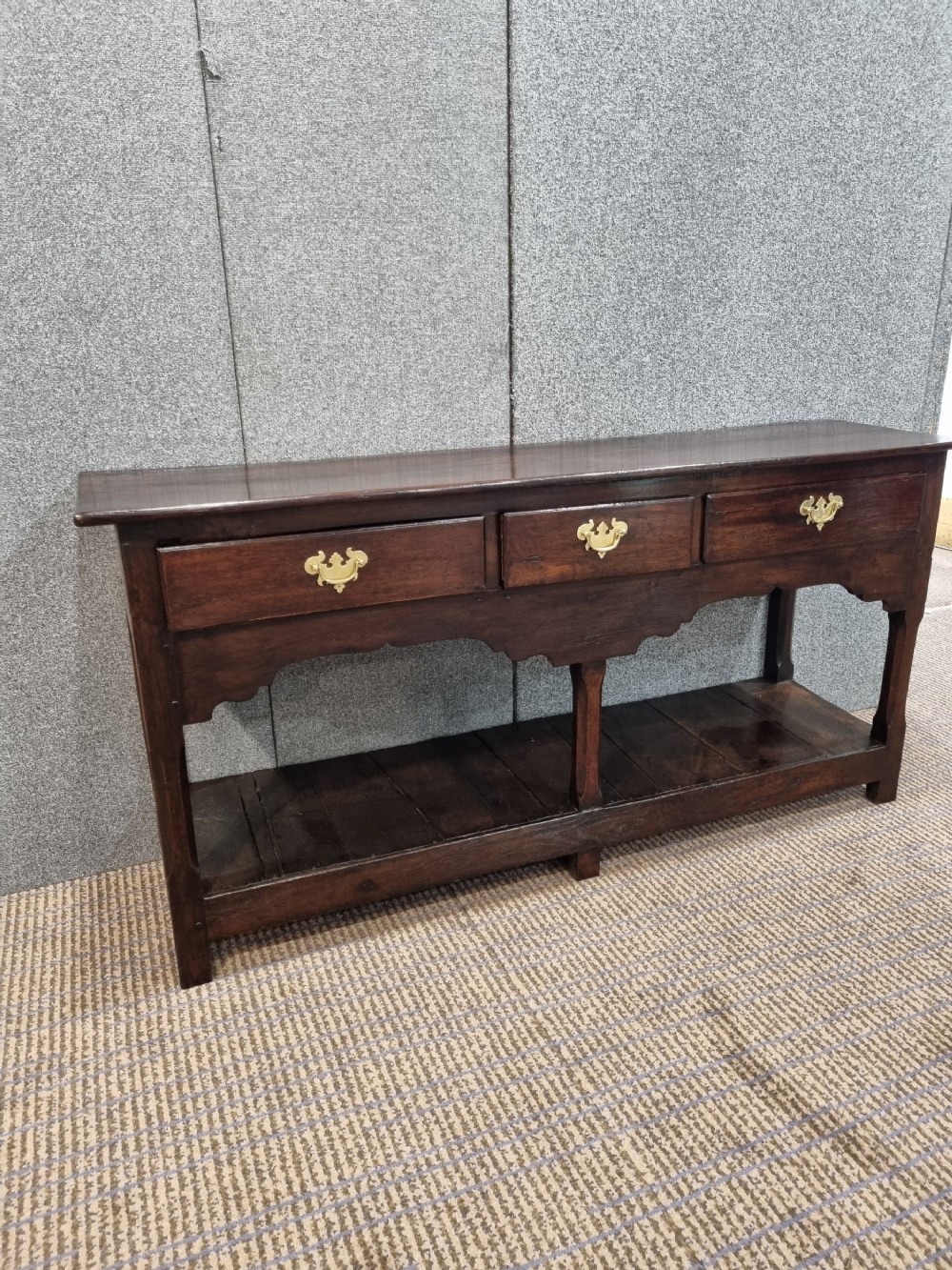GOOD SMALL LATE 18THC OAK POTBOARD DRESSER BASE 