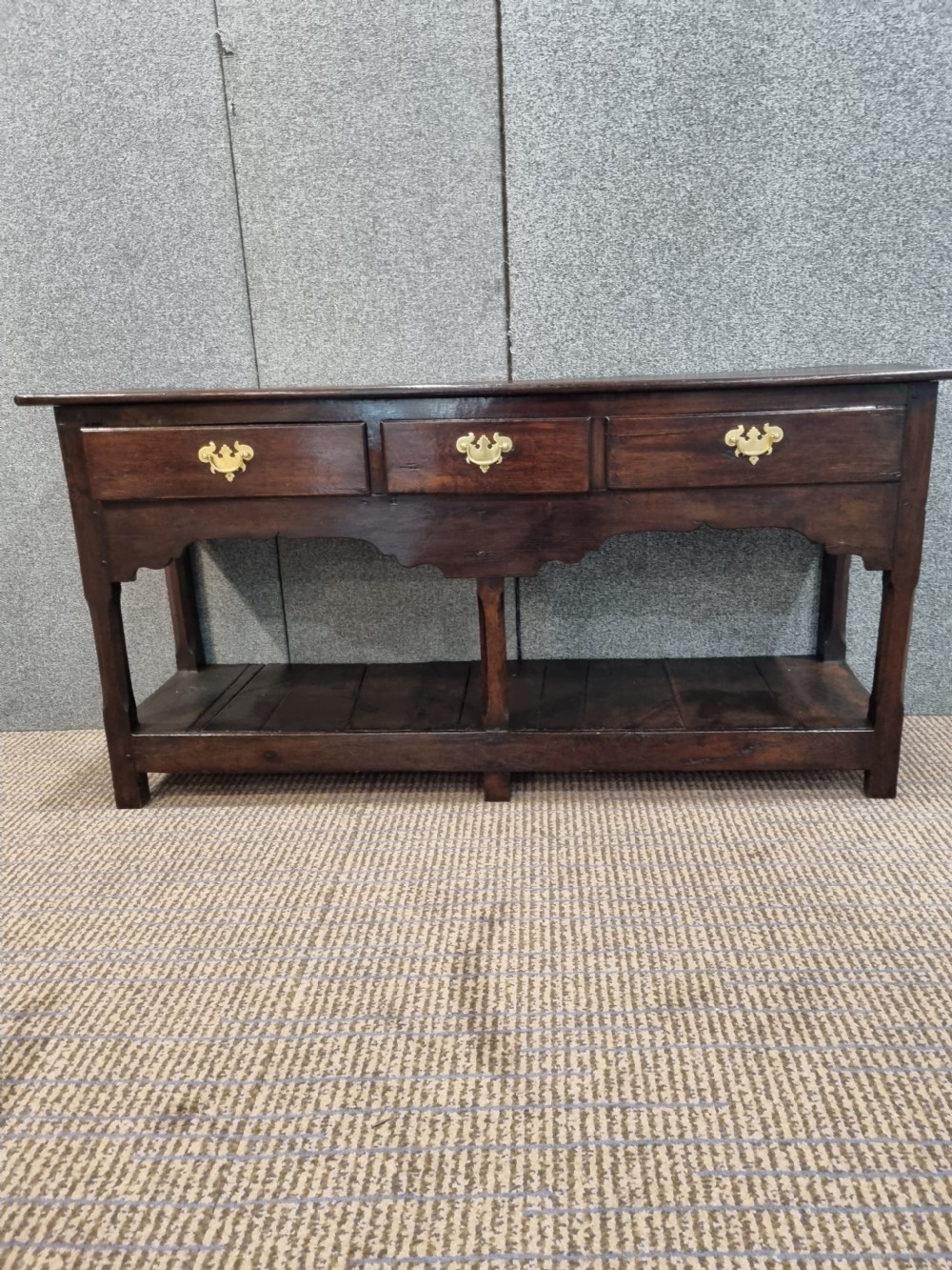 GOOD SMALL LATE 18THC OAK POTBOARD DRESSER BASE  View II