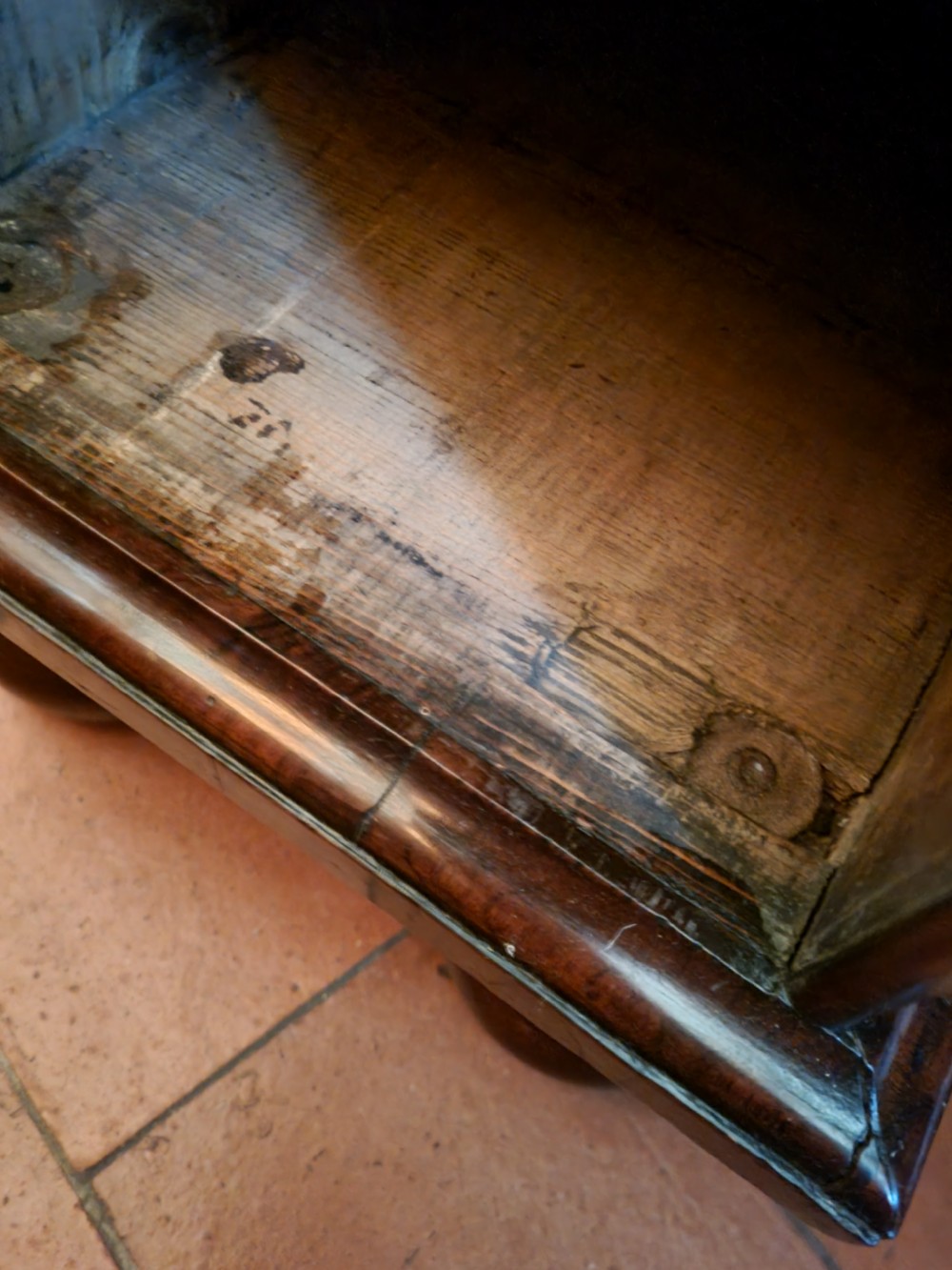 SUPERB WILLIAM AND MARY WALNUT KNEEHOLE DESK (WITH SAFE) View X