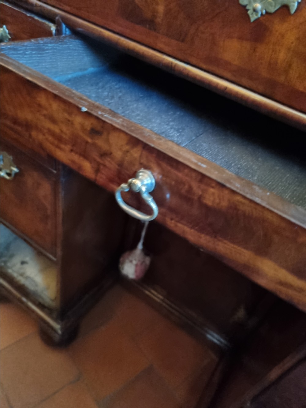 SUPERB WILLIAM AND MARY WALNUT KNEEHOLE DESK (WITH SAFE) View XI