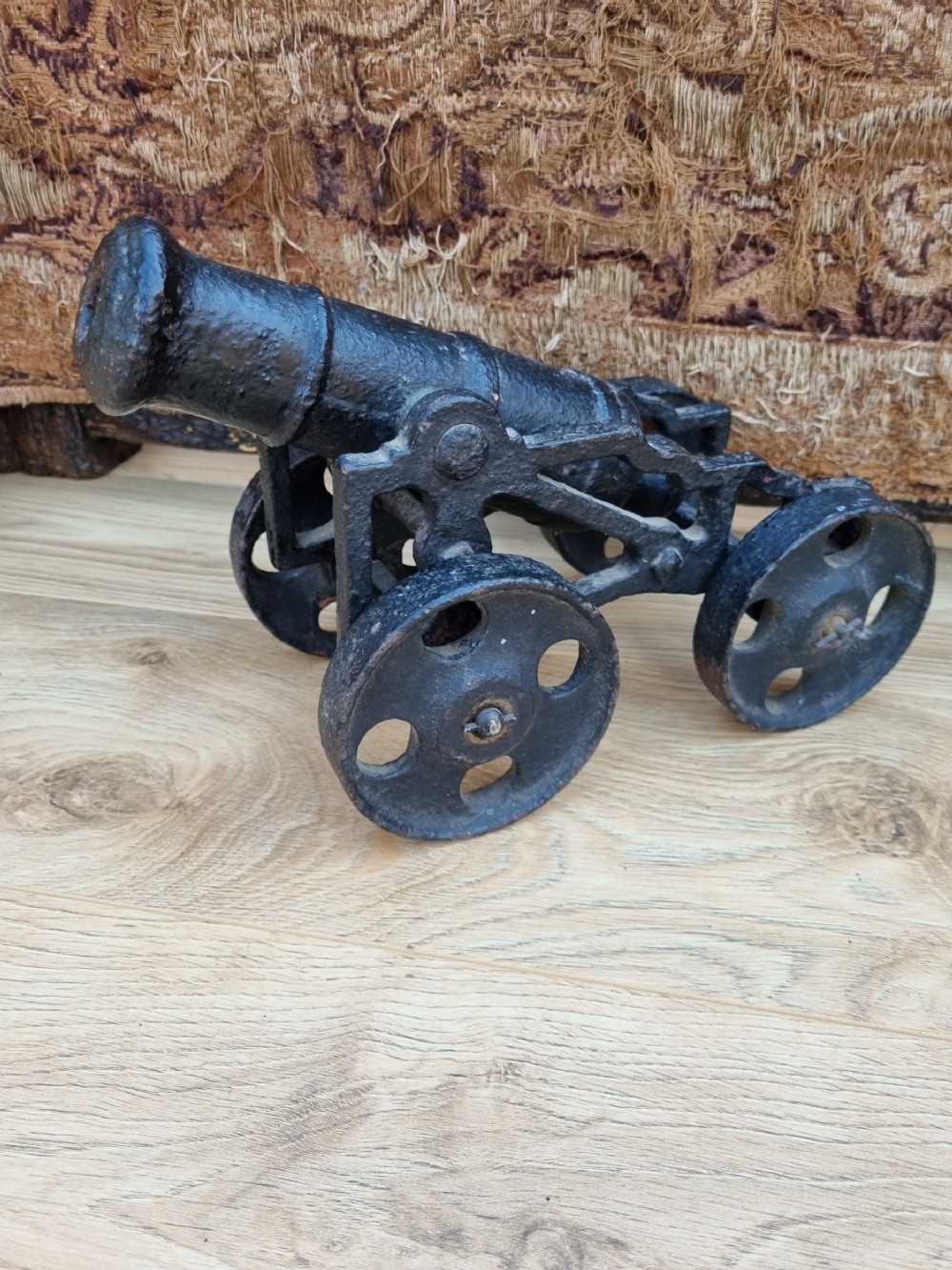AN  ANTIQUE CAST IRON TABLE/MODEL CANNON